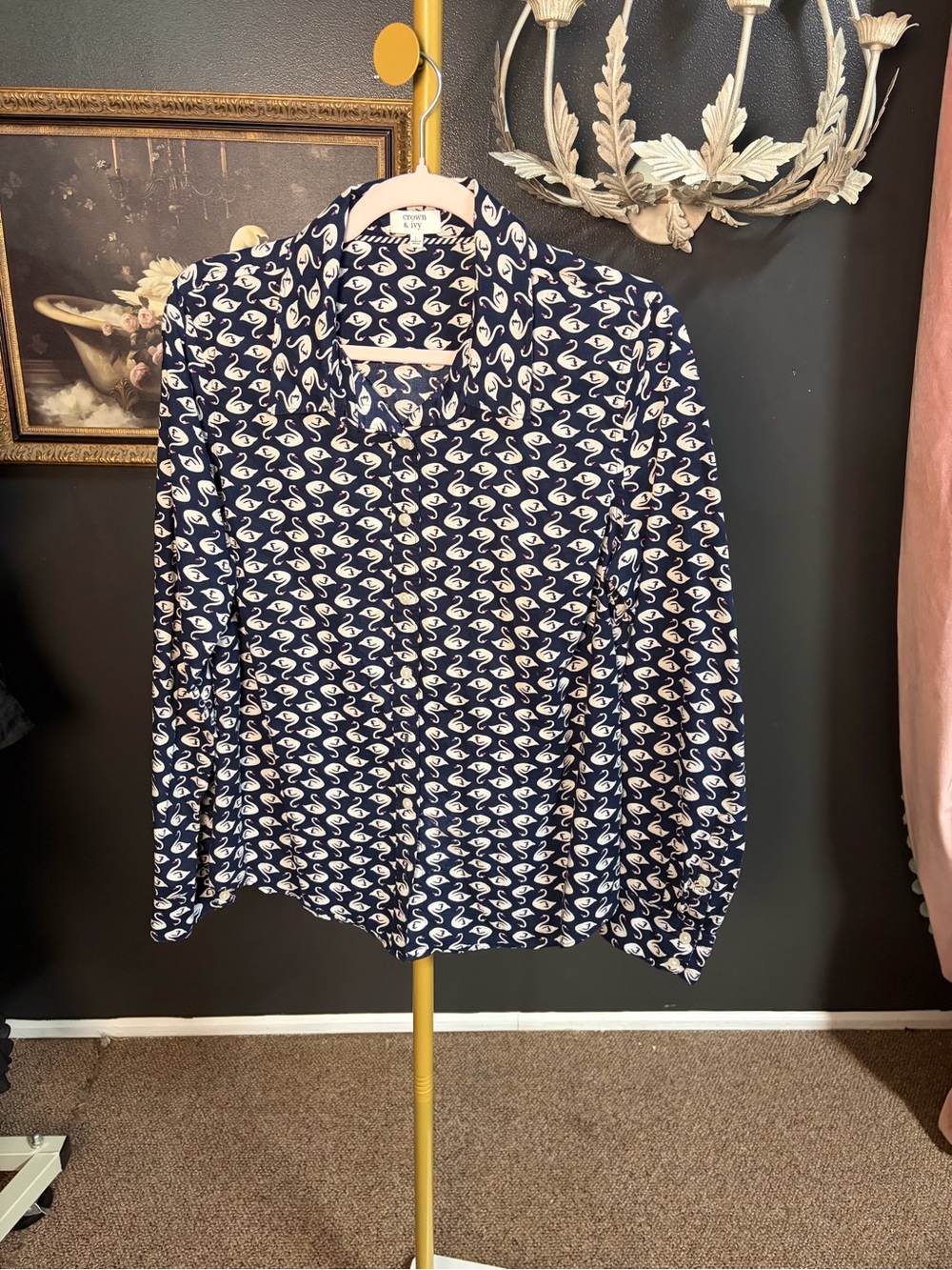 Crown & Ivy Swan 🦢 Button-Down Shirt